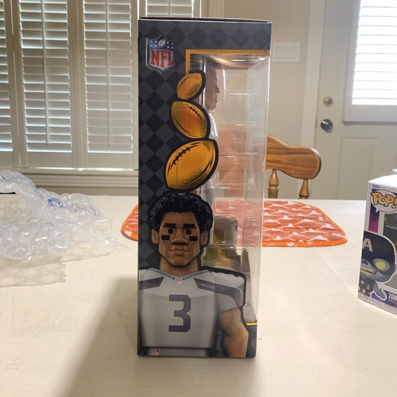 Russell Wilson Seattle Seahawks Funko Limited Edition 1500 Made 12’ vinyl figure - Picture 6 of 8